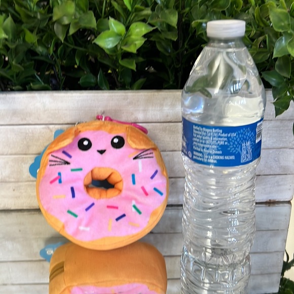 Meowgical donut plush - Picture 4 of 5